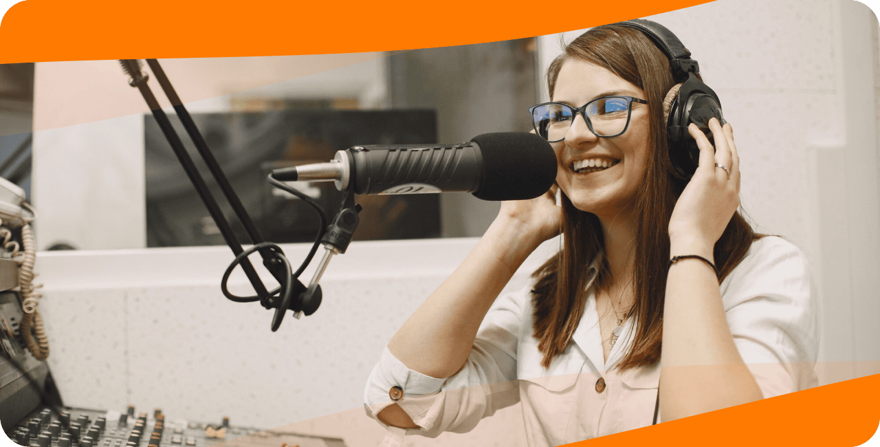 femme en formation animateur radio